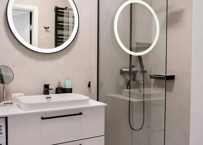 Near The Beach, アパート